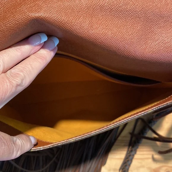 🎉 HOST PICK‼️ GORGEOUS AUTHENTIC LOUIS VUITTON REVAMPED CROSSBODY BAG‼️ - Picture 9 of 16